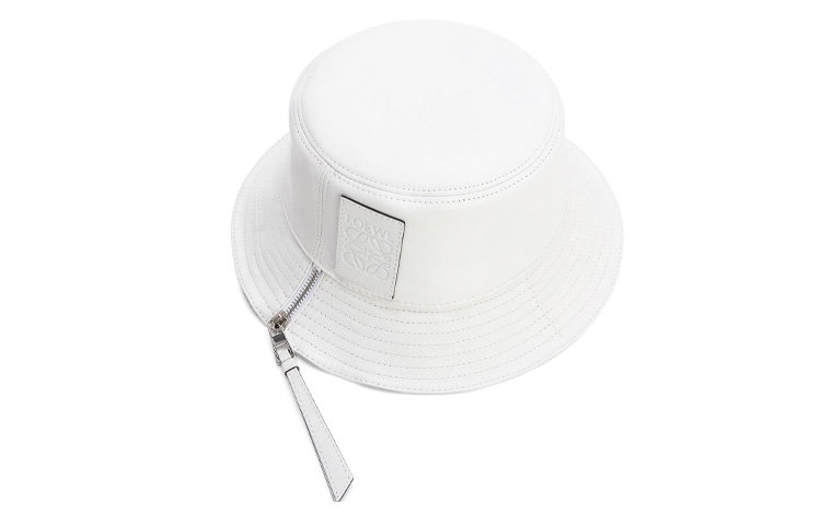 Shop LOEWE Topi Baldi Kulit Anak Lembu Putih. 11210010-1950