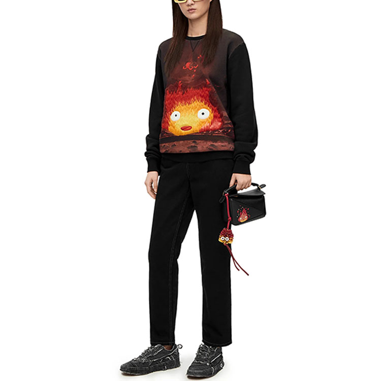 Details for LOEWE x Howl''s Moving Castle SS23 Baju Hitam Cetakan Api Unisex. SB44Y25X05-1489