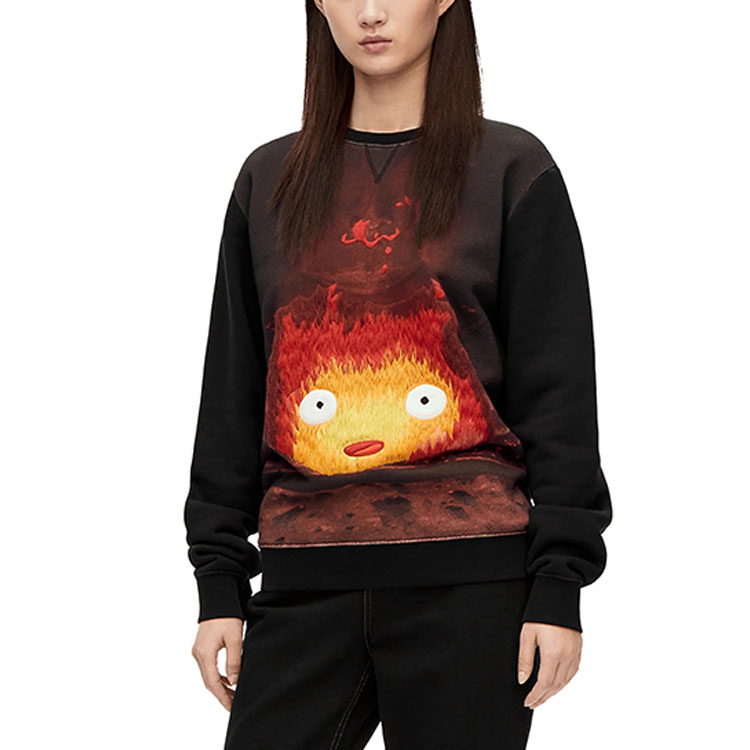 Sizing LOEWE x Howl''s Moving Castle SS23 Baju Hitam Cetakan Api Unisex. SB44Y25X05-1489