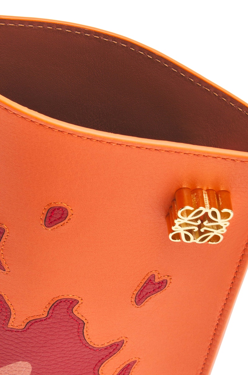 Lookbook LOEWE x El Castillo Ambulante Calcifer Dados en Piel de Ternera Naranja