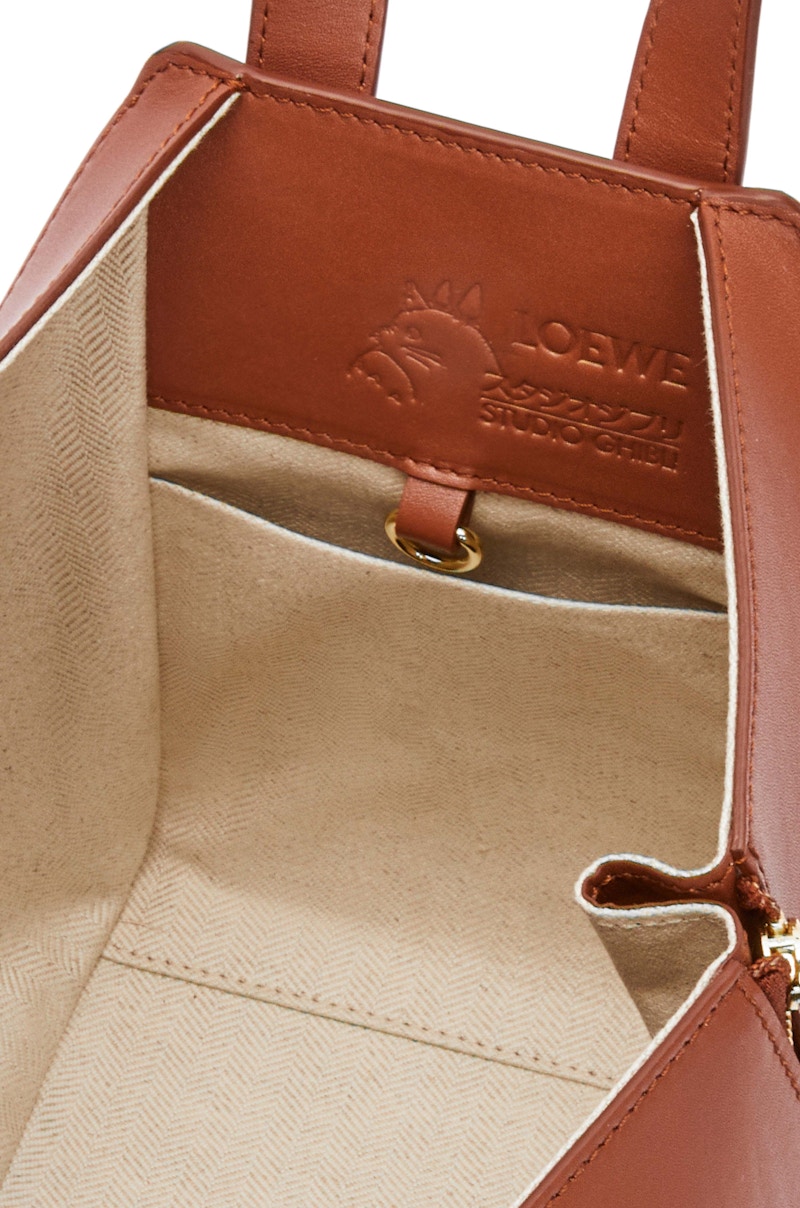 Lookbook LOEWE x 霍爾的移動城堡火焰精靈牛皮極緻迷你手袋-鏽色