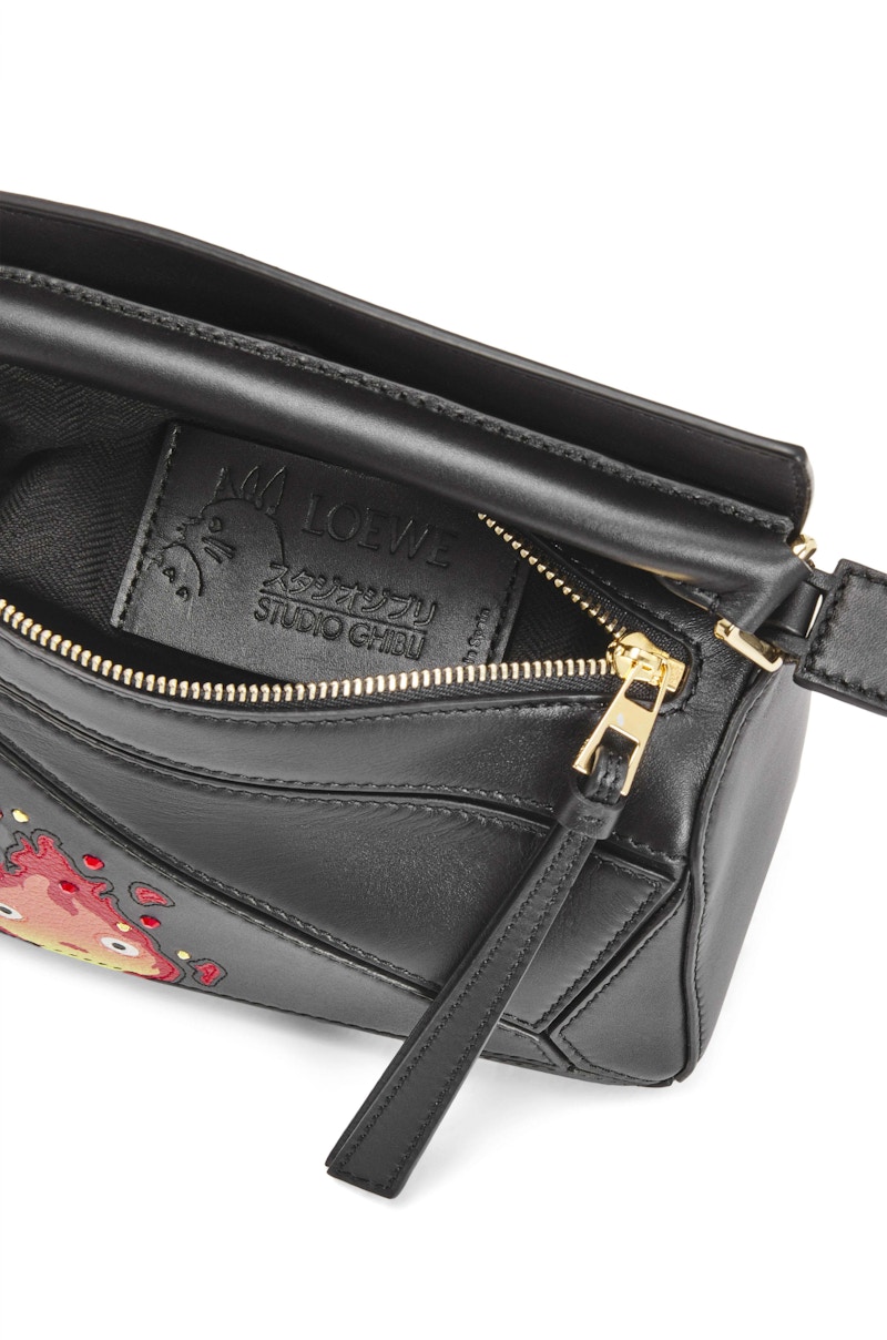 Lookbook LOEWE x 哈尔的移动城堡 萤火虫牛皮和水晶黑迷你拼图包