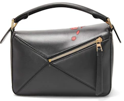 Order LOEWE x Howls Calcifer Beg Kecil Puzzle Dalam Satin Kulit Anak & Kristal Hitam