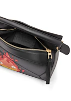 Lookbook LOEWE x Howls Calcifer Beg Kecil Puzzle Dalam Satin Kulit Anak & Kristal Hitam