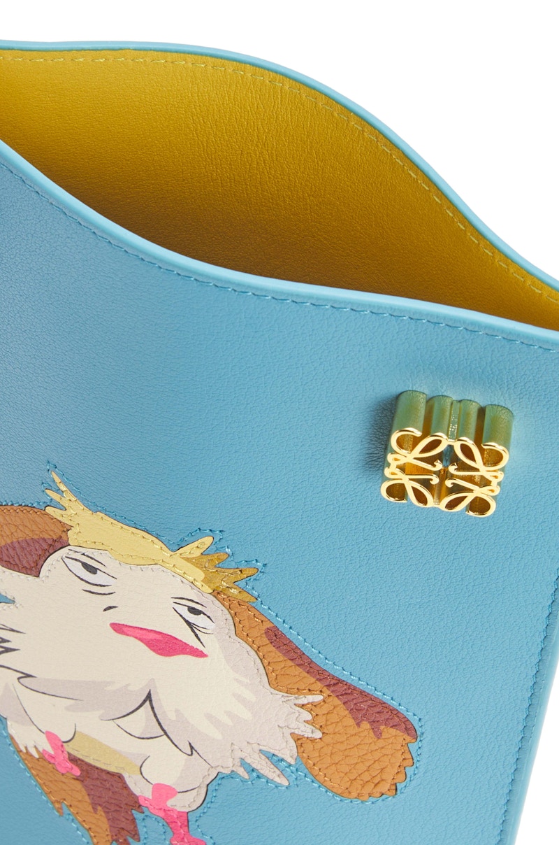 Lookbook LOEWE x Howl's Moving Castle Heen Monedero Dados Piel Clásica Azul Claro