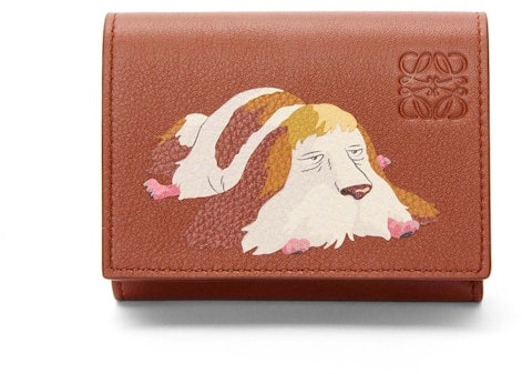 loewe-x-howls-heen-trifold-wallet-in-classic-calfskin-rust