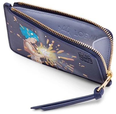 LOEWE x Howls Tempat Kartu Ajaib Kulit Sapi Klasik dan Kristal Biru Langit Lookbook LOEWE x Howls Tempat Kartu Ajaib Kulit Sapi Klasik dan Kristal Biru Langit