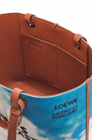 Lookbook Beg Tangan Anagram LOEWE x Howls Moving Castle Dalam Kanvas dan Calfskin Pelbagai Warna