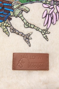 LOEWE x ハウルの動く城 マフラー モヘア&ウール混 ホワイト Order LOEWE x ハウルの動く城 マフラー モヘア&ウール混 ホワイト