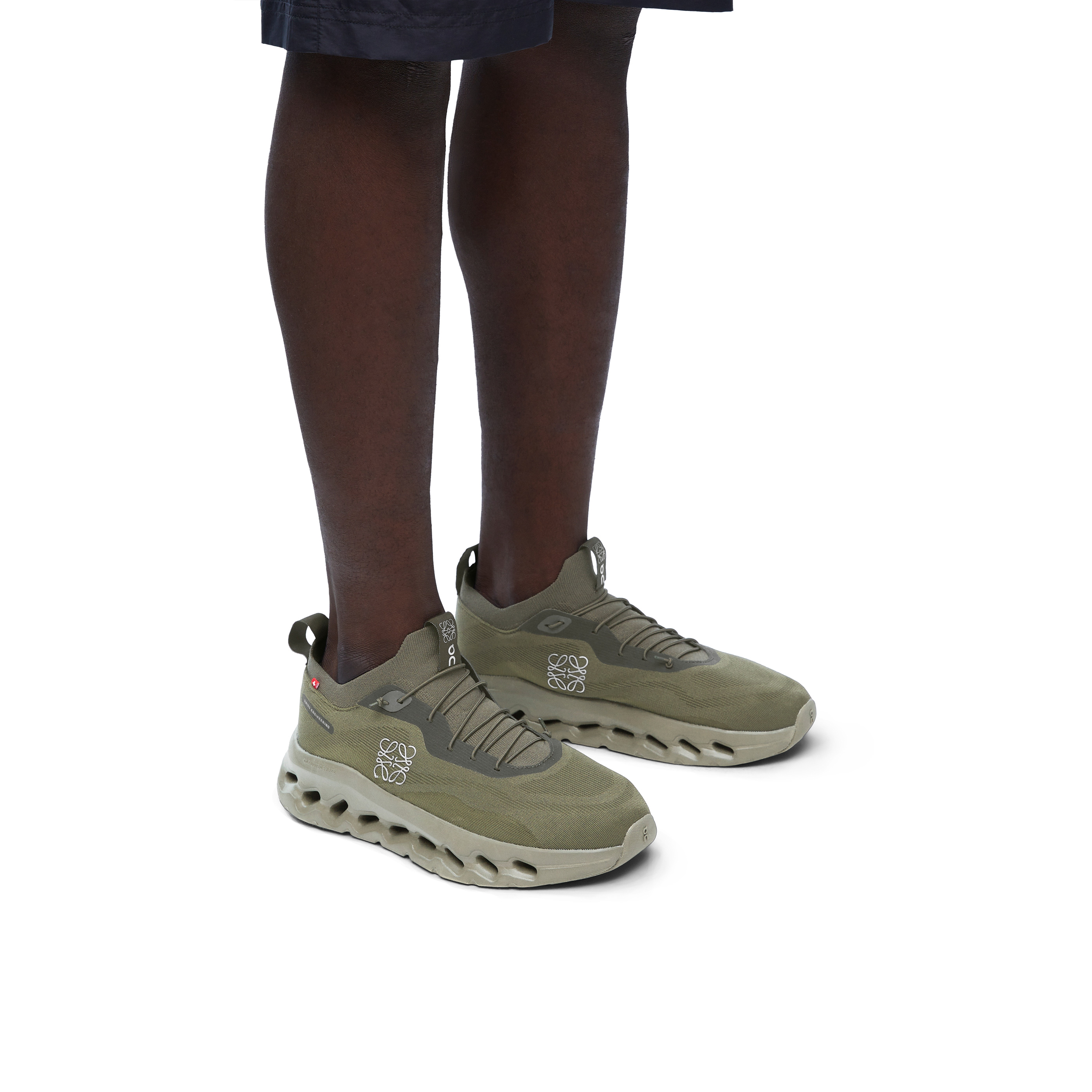 Purchase 【品牌官方】LOEWE x On CLOUDTILT 男士跑鞋 戶外低筒跑步鞋 輕便平底綁帶 休閒鞋 卡其綠