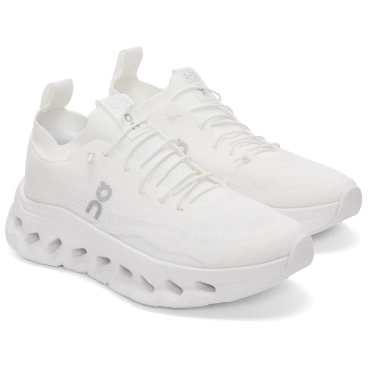 Lookbook ロエベ x On クラウドティルト (ホワイト) M929282X153089