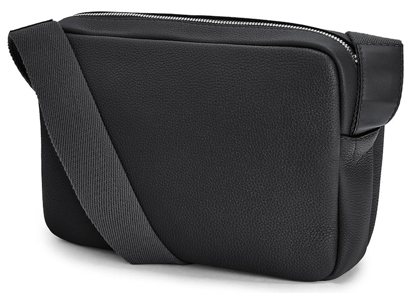 Lookbook LOEWE XS军用信使包 黑色