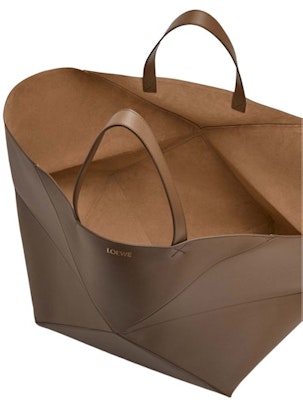 LOEWE XXL 拼图折叠托特包 光滑小牛皮 焦棕色 Lookbook LOEWE XXL 拼图折叠托特包 光滑小牛皮 焦棕色