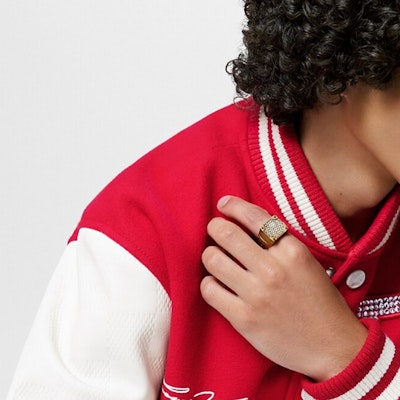 Cincin LOUIS VUITTON 2024 Emas Kuning Lelaki Retro dengan Batu Cubic Zirconia M1543M Shop Cincin LOUIS VUITTON 2024 Emas Kuning Lelaki Retro dengan Batu Cubic Zirconia M1543M