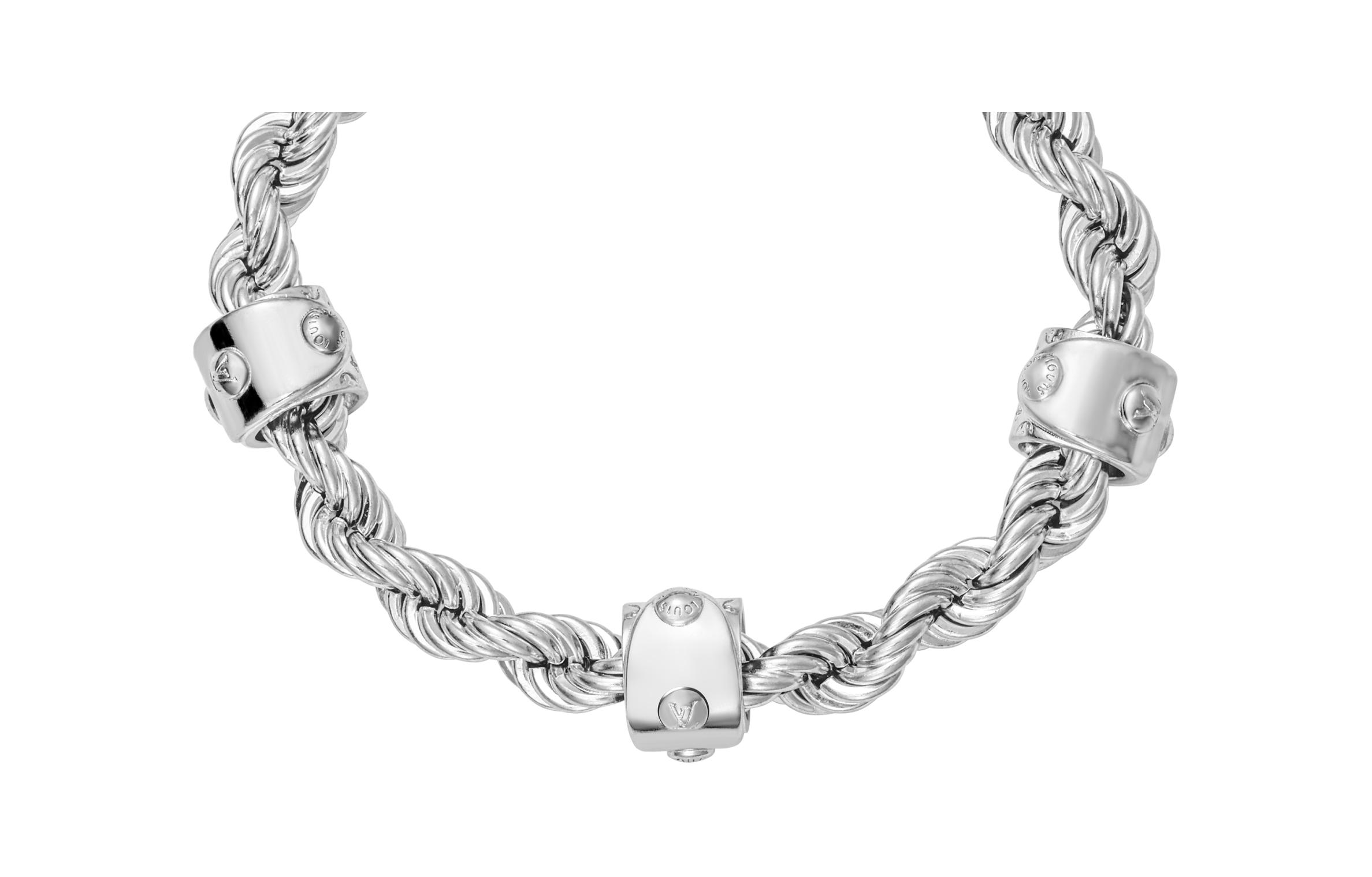 Shop PULSERA CADENA METÁLICA PLATA LOUIS VUITTON 2024 PRIMAVERA CON TACHUELAS. M1540L