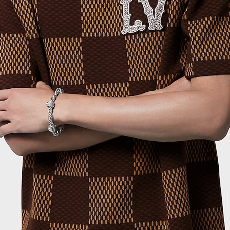 Details for PULSERA CADENA METÁLICA PLATA LOUIS VUITTON 2024 PRIMAVERA CON TACHUELAS. M1540L