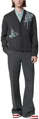 루이비통 블랙 자수 니트 긴소매 스웨터. 1AAT4U Lookbook 루이비통 블랙 자수 니트 긴소매 스웨터. 1AAT4U