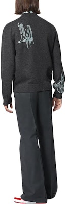 루이비통 블랙 자수 니트 긴소매 스웨터. 1AAT4U Shop 루이비통 블랙 자수 니트 긴소매 스웨터. 1AAT4U