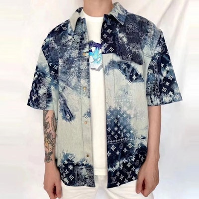LOUIS VUITTON Camisa Manga Corta Tie-Dye Azul Denim Paisley Logo. 1AA55U Shop LOUIS VUITTON Camisa Manga Corta Tie-Dye Azul Denim Paisley Logo. 1AA55U