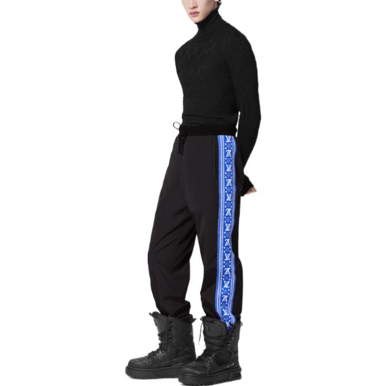 Lookbook LOUIS VUITTON Fair Isle Striped Knit Joggers Biru/Hitam 1AAU55