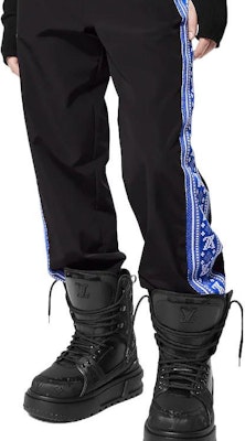 LOUIS VUITTON Fair Isle Striped Knit Joggers Biru/Hitam 1AAU55 Sizing LOUIS VUITTON Fair Isle Striped Knit Joggers Biru/Hitam 1AAU55