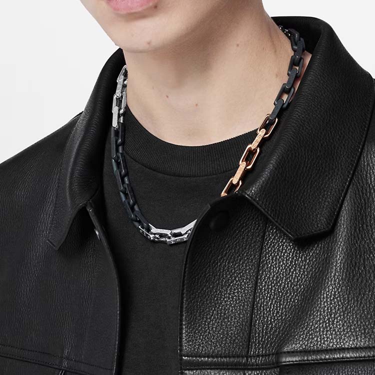 LOUIS VUITTON  Stainless Steel Necklace with Intricate Cutout Design. M01190 圖 4