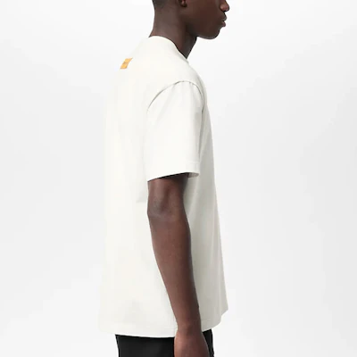 LOUIS VUITTON Kaos Putih Crewneck Logo Lengan Pendek Kasual 1AA5E0 Sizing LOUIS VUITTON Kaos Putih Crewneck Logo Lengan Pendek Kasual 1AA5E0