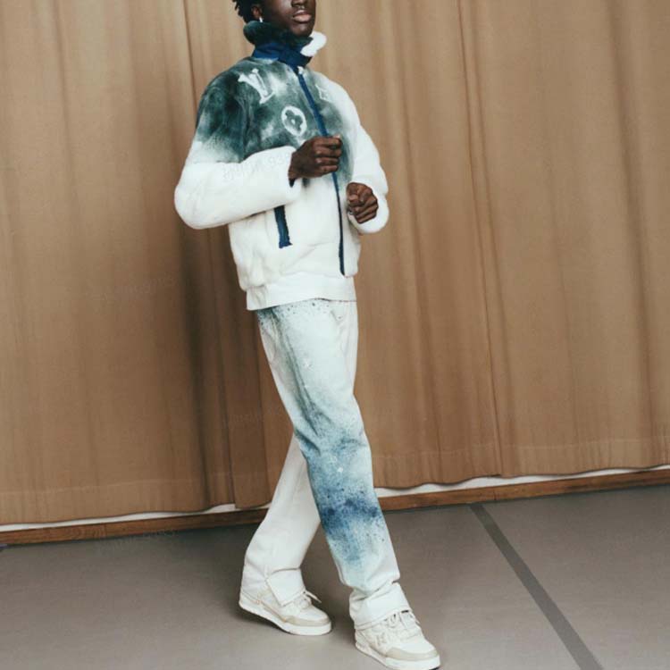 Shop LOUIS VUITTON  White Logo Printed Washed Loose Straight Jeans. 1AATIL