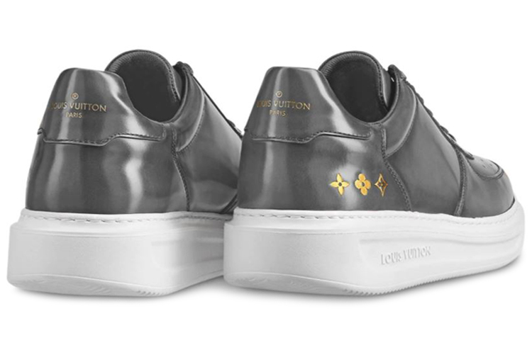 Shop 路易威登Beverly Hills低幫漆皮小牛皮時尚板鞋男款煤灰色