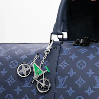 Shop Llavero Bicicleta Metal Esmalte Goma Unisex Plata LOUIS VUITTON. M77148