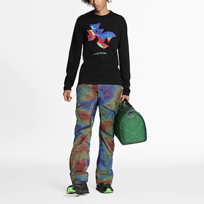 LOUIS VUITTON Baju Hitam Monogram Lengan Panjang Pullover 1A8HMM Lookbook LOUIS VUITTON Baju Hitam Monogram Lengan Panjang Pullover 1A8HMM