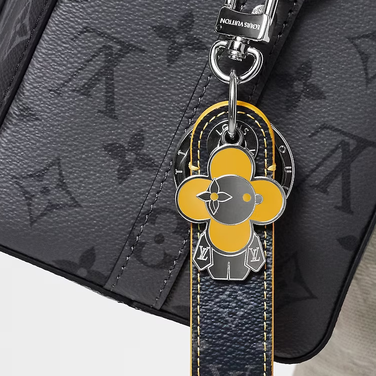 Shop LOUIS VUITTON Black Petal Keychain Unisex Couples Accessory. M01469