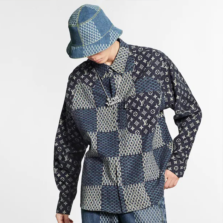 Shop Camisa de Manga Larga con Botones y Parche Logo Azul LOUIS VUITTON 1A7X96