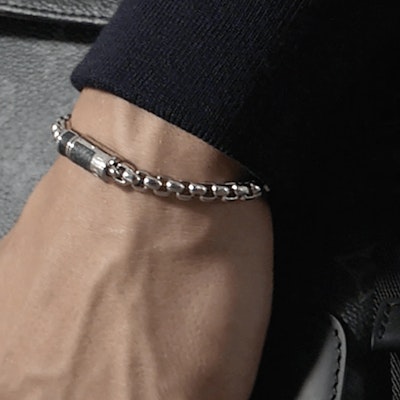 Pulsera de Hombre LOUIS VUITTON Cadena Cubana de Latón Plata Canvas Clasp. M62592 Shop Pulsera de Hombre LOUIS VUITTON Cadena Cubana de Latón Plata Canvas Clasp. M62592