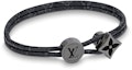 Lookbook Louis Vuitton Catch It Monogram Flower Adjustable Metal Bracelet Black Unisex M8111D