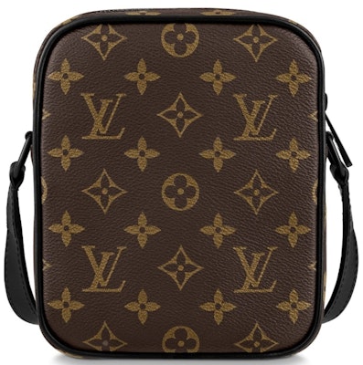 루이비통 크리스토퍼 모노그램 마카사 브라운/블랙 웨어러블 월릿
Order 루이비통 크리스토퍼 모노그램 마카사 브라운/블랙 웨어러블 월릿