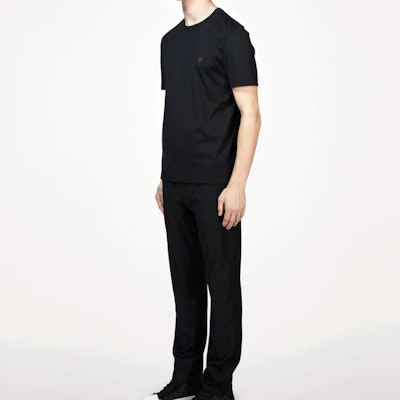 LOUIS VUITTON Kaos Katun Logo Klasik Warna Hitam 1A1SA5 Purchase LOUIS VUITTON Kaos Katun Logo Klasik Warna Hitam 1A1SA5