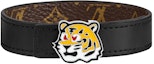 Lookbook LOUIS VUITTON Pulsera Unisex Negra de Piel de Ternero con Logo Clásico y Tigre. M8042D