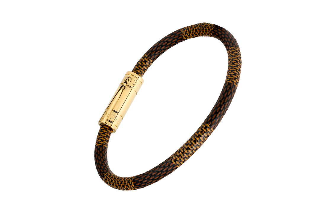 Lookbook LOUIS VUITTON Gelang Logam Monogram Klasik Unisex Desain Pasangan Coklat M8137