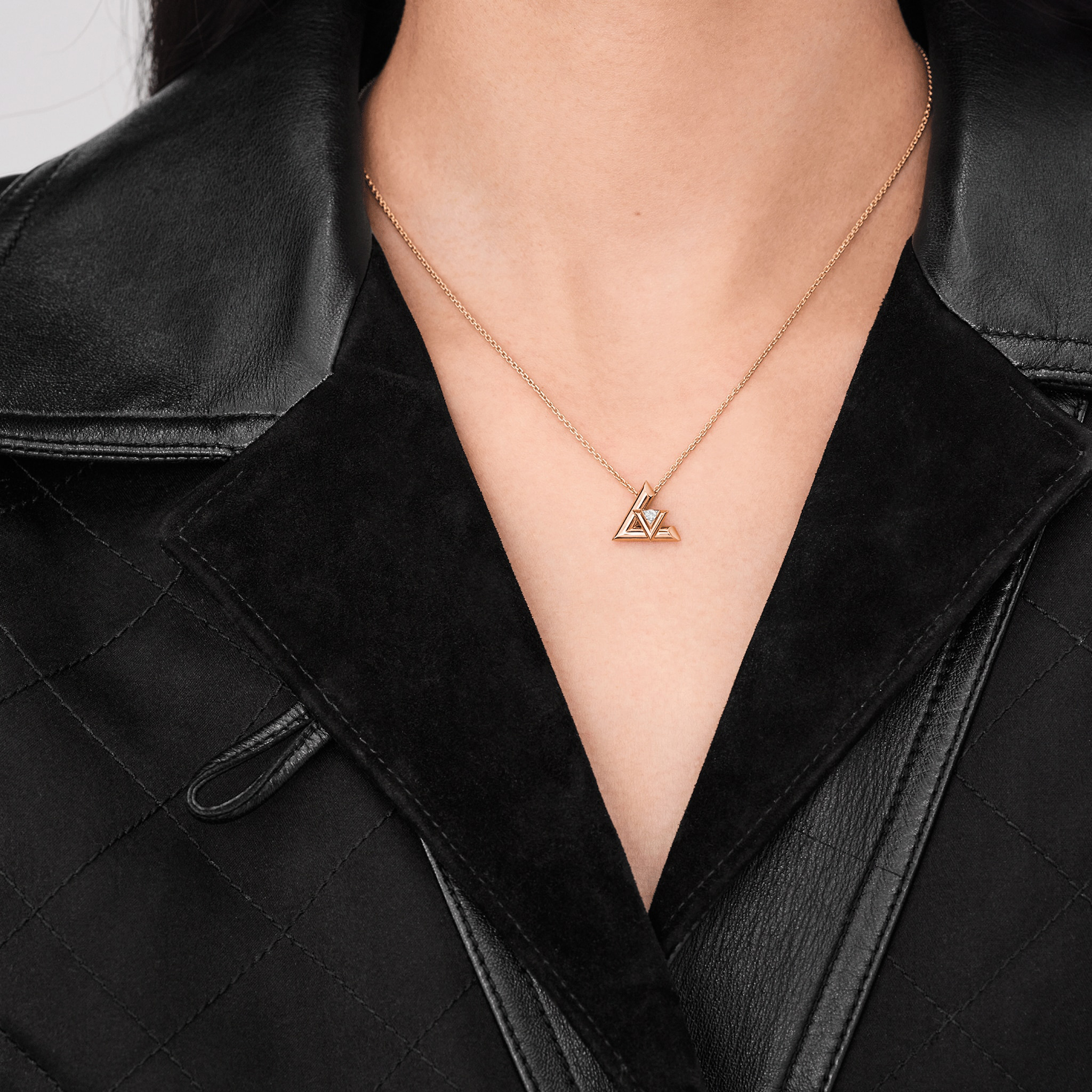 LOUIS VUITTON Diamond Letter Pendant Rose Gold Necklace Unisex Q93813 圖 4