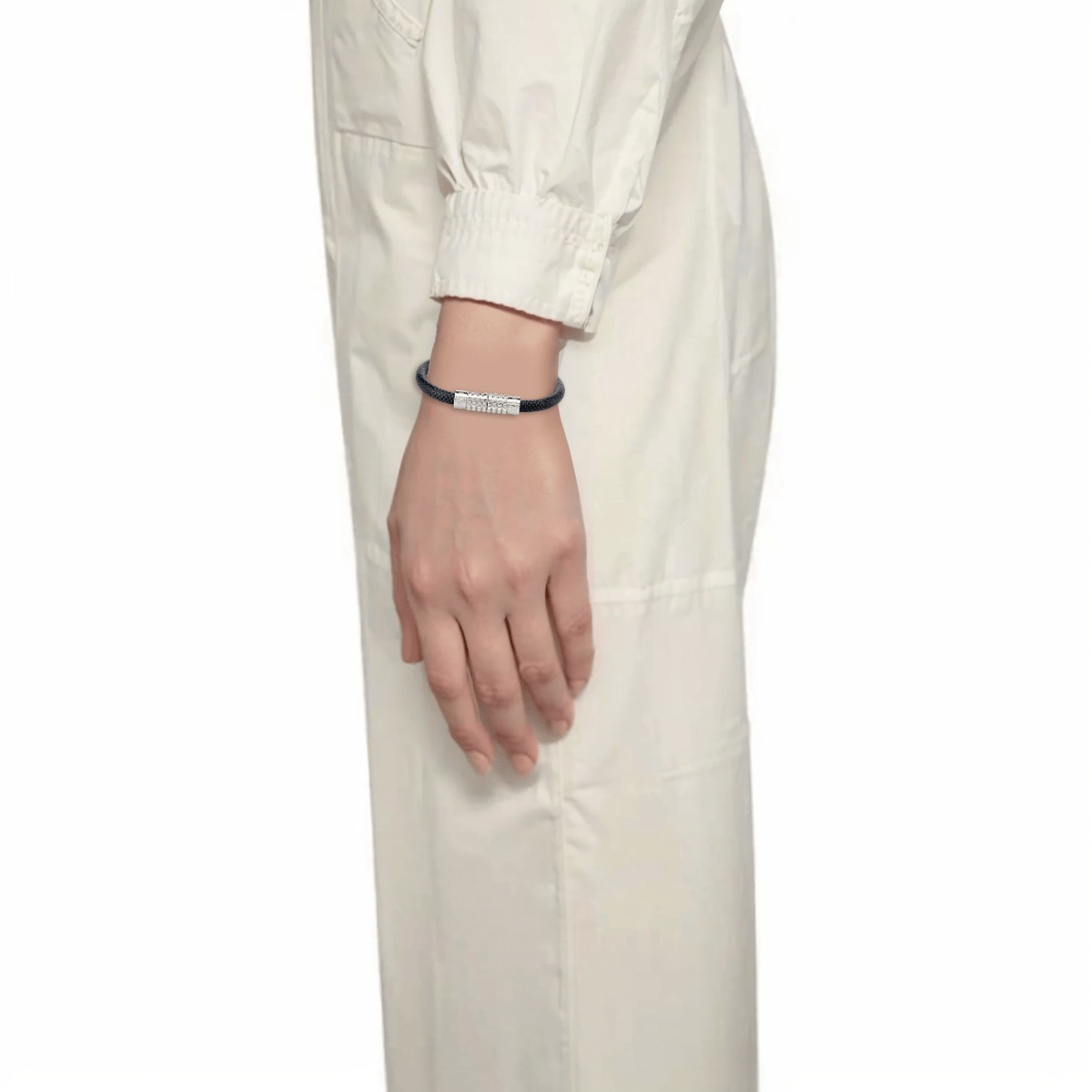 Shop 路易威登男士黑色数码高级帆布手链 M6626