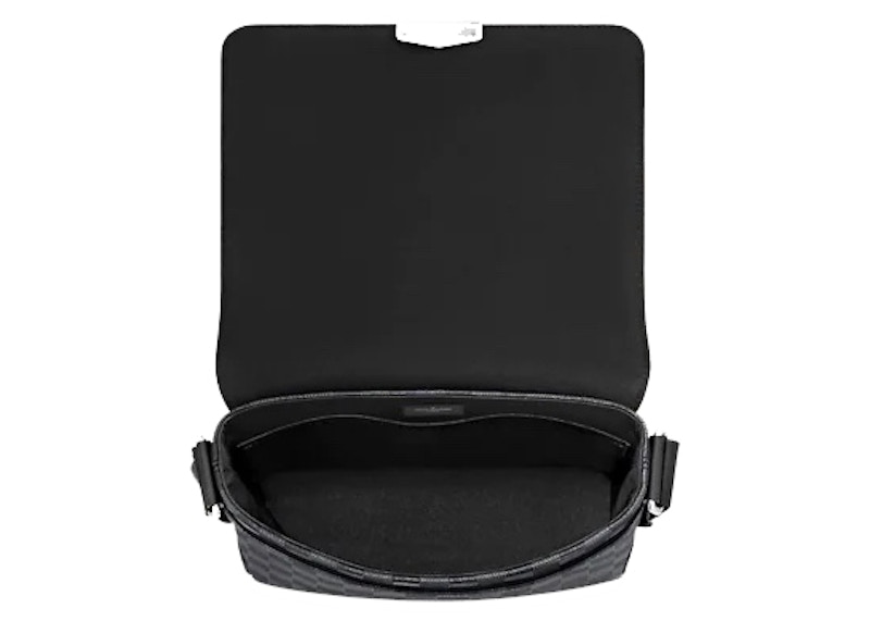 Lookbook Beg Louis Vuitton District PM Damier Graphite Hitam