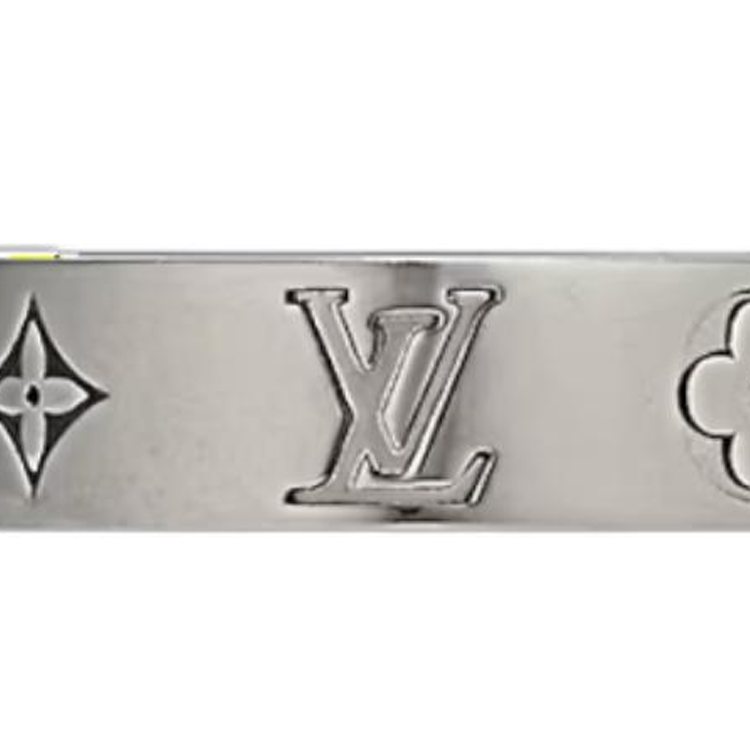 Shop 루이비통 남성용 각인 레터 브라스 메탈 반지 실버. M1180M