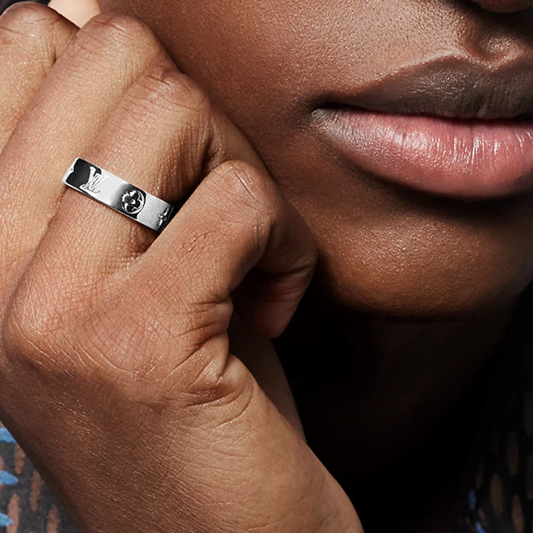 Purchase 루이비통 남성용 각인 레터 브라스 메탈 반지 실버. M1180M