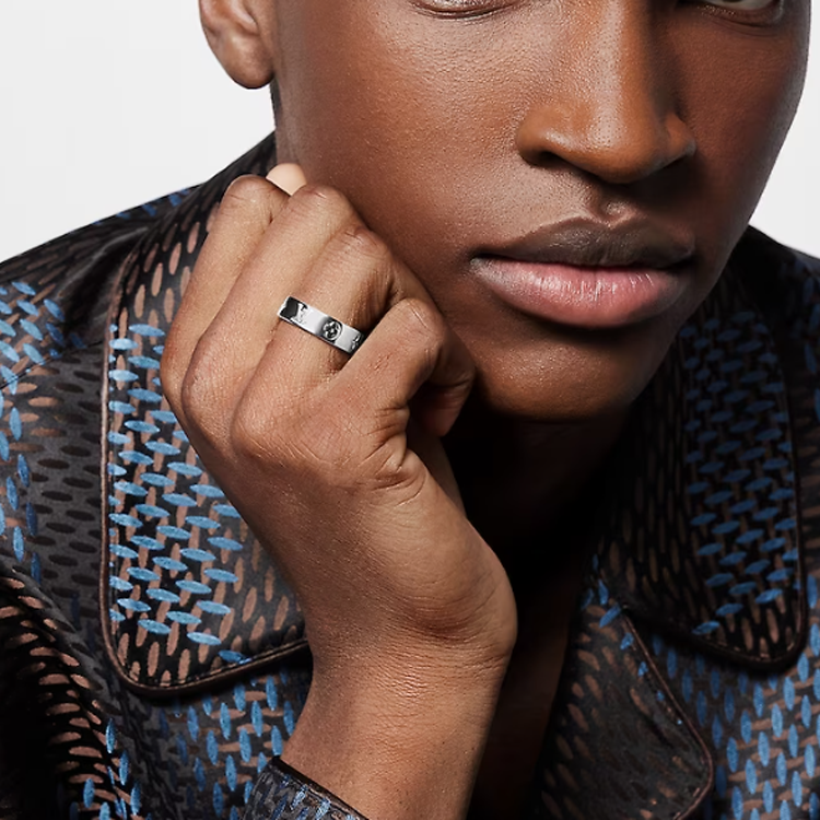 Shop LOUIS VUITTON 刻字Logo黃銅戒指 銀色情侶款配件 m1503m