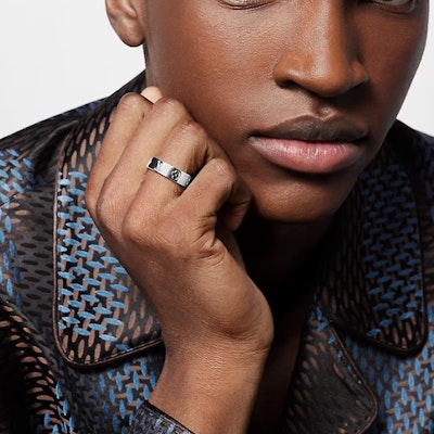 LOUIS VUITTON 刻字Logo黃銅戒指 銀色情侶款配件 m1503m Shop LOUIS VUITTON 刻字Logo黃銅戒指 銀色情侶款配件 m1503m