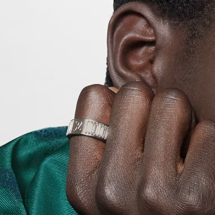 Shop 路易威登全水鑽金屬戒指銀色男士配件 m1267m