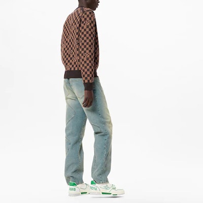 LOUIS VUITTON FW21 Sweater Logo Kotak-Kotak Crewneck Cokelat. 1A9706 Purchase LOUIS VUITTON FW21 Sweater Logo Kotak-Kotak Crewneck Cokelat. 1A9706