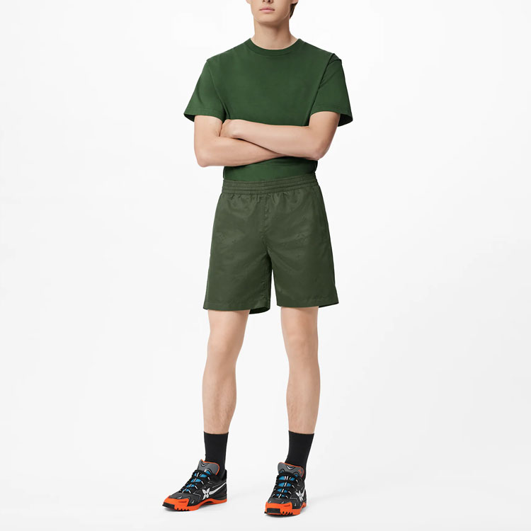 Lookbook LOUIS VUITTON FW21 Celana Pendek Pria Hijau Monogram Loose Fit Casual. 1A9GAV