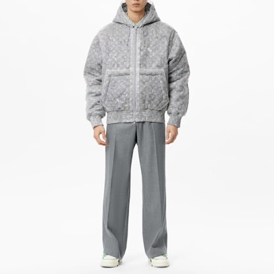 LOUIS VUITTON FW21 Jaket Hoodie Cetakan Monogram Perak Transparan. 1A96Y4 Lookbook LOUIS VUITTON FW21 Jaket Hoodie Cetakan Monogram Perak Transparan. 1A96Y4
